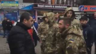 Бойцы ВСУ творят беспредел на улицах Киева в Украине.
