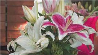 Wedding Floral Arrangements : How to Make Flower Arrangements With Lilies