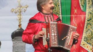 Генадий Васильев (Палыч) мастер игры на 2-х баянах 8 июля 2017. День Семьи, Любви и Верности