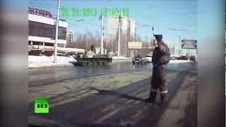 Боевая машина десанта врезалась в столб в Рязани