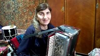 АСИЯТ КУБАНОВА ПОВТОРЯЕТ МЕЛОДИЮ ЗНАМЕНИТОЙ ГАРМОНИСТКИ КАВКАЗА СВЕТЛАНЫ ЧИПЧИКОВОЙ. КИСЛОВОДСК - 09