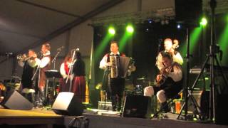 Ansambel Robert Zupan "Festtag im Dorf - Praznik na vasi" (S.&V.Avsenik)