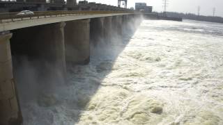 Сброс воды с Каховского водохранилища