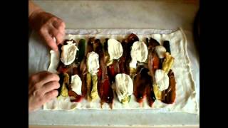 Rotolo sfizioso di pasta sfoglia con verdure grigliate