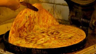 Every day many people come here to buy Scallion Pancakes | 廣州著名街邊小店之壹 詠春蔥油餅 | GuangZhou Street Food