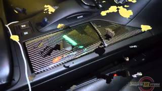 Декоративная отделка элементов салона карбоном на Lexus RX350