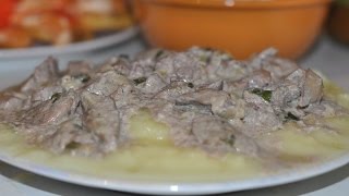 Куриная печень жареная в сметане с луком
