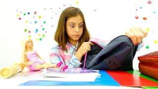 В школу с Барби - что у подружки Вики в рюкзаке? Приключения Барби - Мультики для девочек
