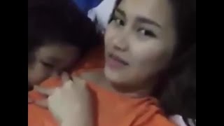Ups !!! Video Ayu Ting Ting Lagi Menyusui Gak Nyadar Itunya Keliatan