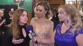 Интервью дает создатель премии "mama_award“  Юлия Желвакова