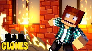 Minecraft Clones #5 - MINHA CASA PEGOU FOGO !!