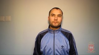 Чуть не задушил девушку