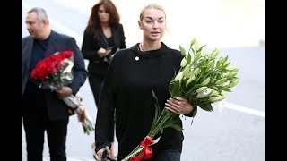Инцидент на церемонии прощания с Кобзоном: Волочкова повздорила с журналистами