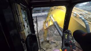 Cat 336D HDHW loading trucks In-cab