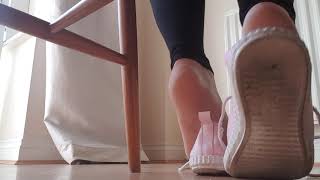 Sticky Feet, shaking soles, ASMR