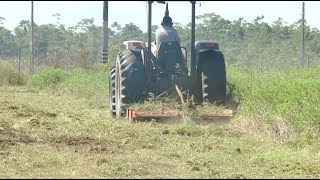 INFRAERO cede máquina para roçagem de mato no Estádio Arena do Juruá