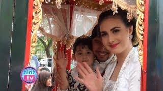 Arumi Bachsin & Emil Dardak Tunggangi Kereta Kencana Diarak Keliling Kota Bareng Pusaka - bioztv.id