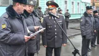 генерал Алексей Лапин вручает ключи от новых авто