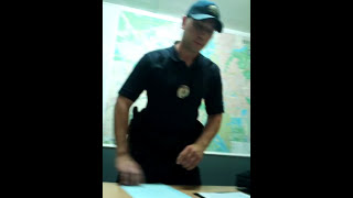 Избиение в райотделе полиции. Патрульные бьют и душат человека! Три на одного.