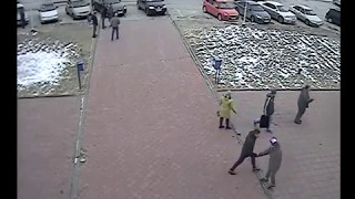 Драка Губкинский у ТЦ Меркурий