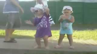 Танцы, дети зажигают.  Смешное видео