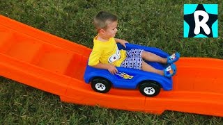 Рома катается на Горке Хот Вилс, Гонки на Машинке Hot Wheels