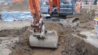 Bagger statt Spachtel und Pinsel  archäologisch genau