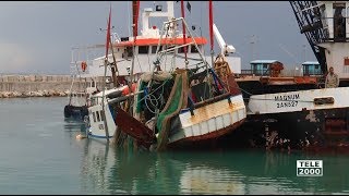 Naufragio a Fano: le operazioni di recupero del peschereccio