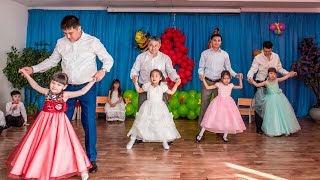 Танец с папами. 8 марта в детском саду "Балакай" г.Астана