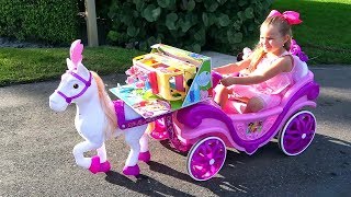 Diana và Roma đang tìm kiếm đồ chơi