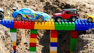 Мультфильм Машинки строят мост из конструктора, Автовоз,  Полицейская машина 321 Серия Мир Машинок