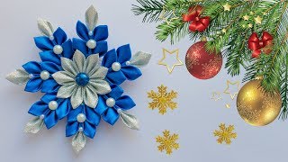 Новогодняя снежинка канзаши из атласной ленты 5 см.
