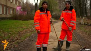 Uzbek "Биз йўқчиликдан мардикор бўлдик"