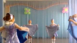 Русский народный танец с платками.