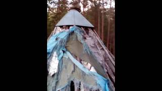 Заброшенные дома в лесу. Высокогорье. An abandoned house in the woods