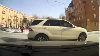 Девушка на Mercedes "еще и матерится