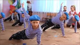 Танец "Спецназ" (в исполнении мальчиков подготовительной к школе группы).