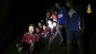 Primeras imágenes de niños hallados en cueva de Tailandia