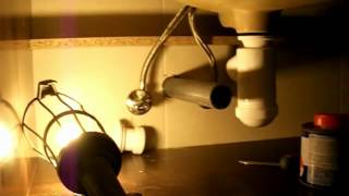 Instalar sifón en  lavabo, tipo  botella.