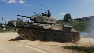 Т-34-76 на ходу. Катание на танке Т-34-76 с штампованной башней