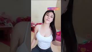 Abg pamer tetek-sambil buka bukaan