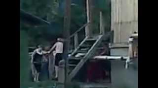 драка женщина избивает мужиков