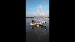 Надувная лодка с парусом. Оболонь 8 сентября 2019 г