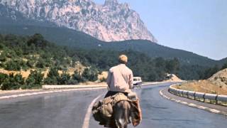 Кто-то на машине, а кто-то на осле.  "Кавказская пленница" 1966 г.