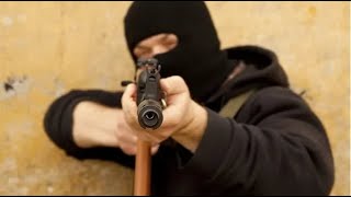 АВТОМАТ, НАПРАВЛЕННЫЙ ПРОТИВ НАС (HD) ПОЖИЗНЕННО ЛИШЁННЫЕ СВОБОДЫ