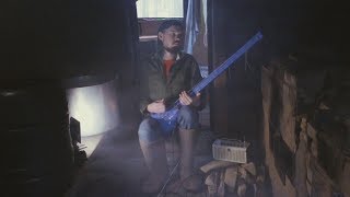 Гитара из СИНЕЙ ИЗОЛЕНТЫ (1 км)