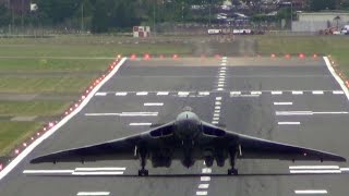 Vulcan XH558 Mega Howl & Wheelie.