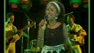 Janet Kay - You Bring The Sun Out (Live TV Performance)
