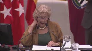 Manuela Carmena lee la Declaración Insttucional celebrando el día del pueblo gitano