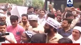 AAP workers protest against arrest of AAP MLA Amanatullah Khan